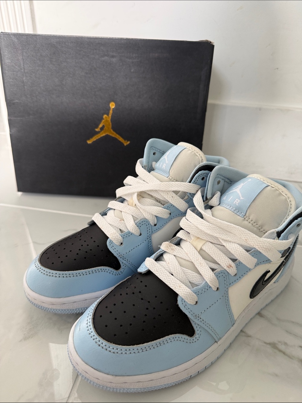 Jordan Kids Low-Top Sneakers in Black, Light Blue & White